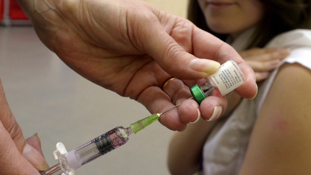 Почему нельзя отказываться от прививки против кори